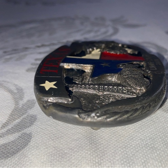 Vintage C&J Texas Lone Star State Belt‎ Buckle 1988 CJ1496 Red White
Blue USA - Picture 9 of 9